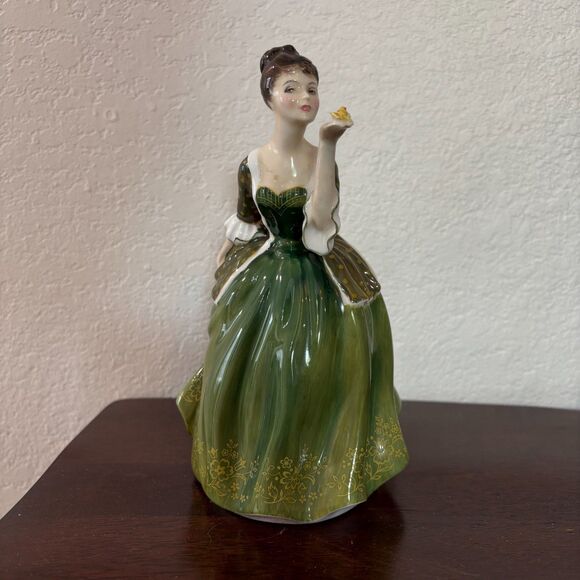 Royal Doulton Other - Royal Doulton White Porcelain Figurine Base with Green Markings
